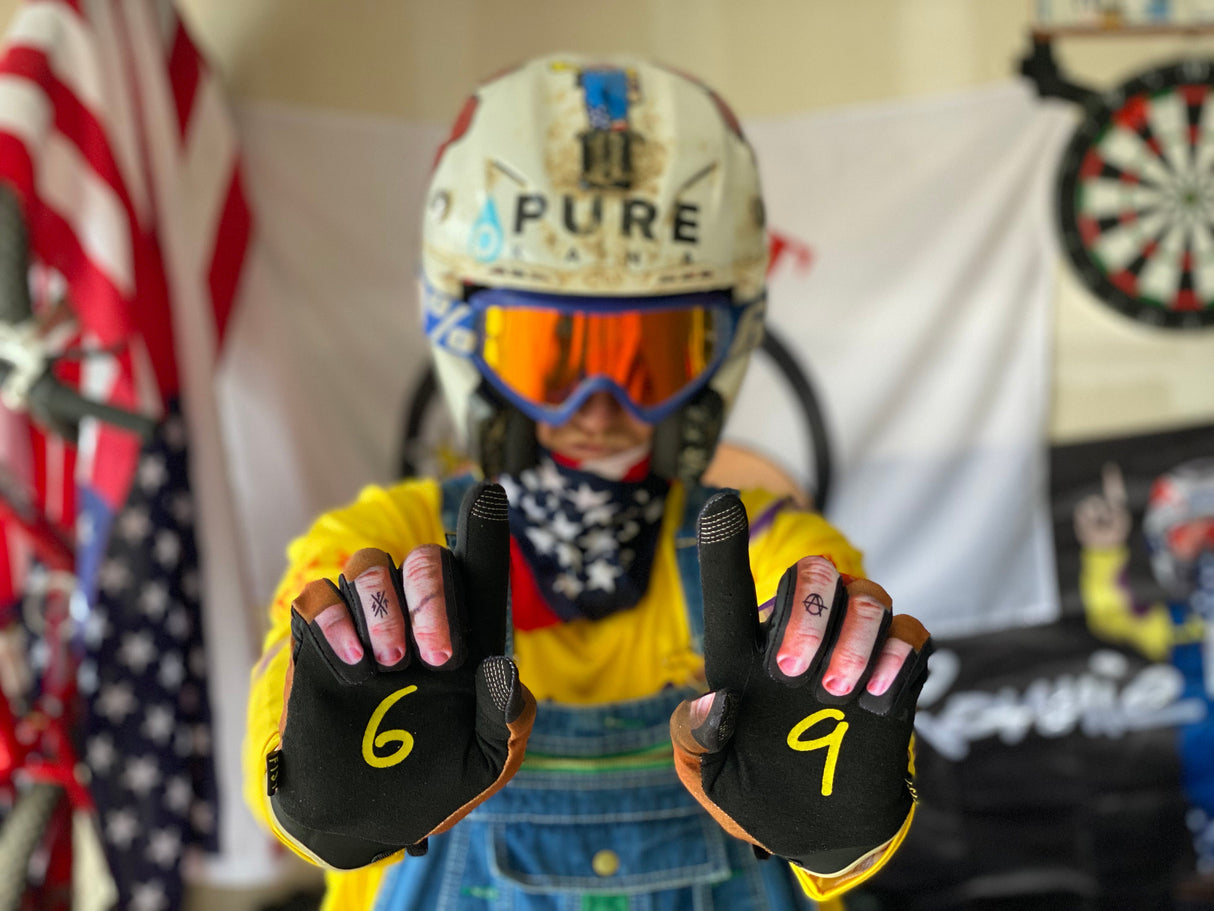 RonnieMac Ride Fast Gloves Life Style